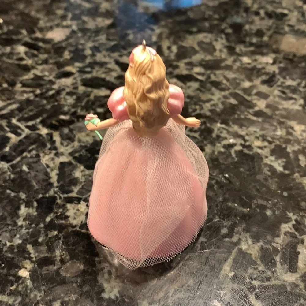HALLMARK Barbie - Dated‎ 1996 Ornament